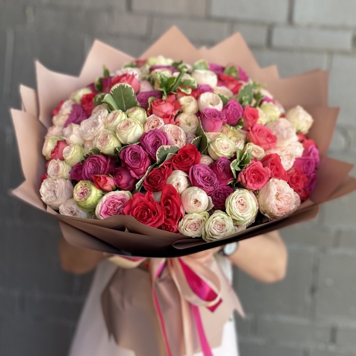 Букет из 51 кустовой пионовидной розы MIX